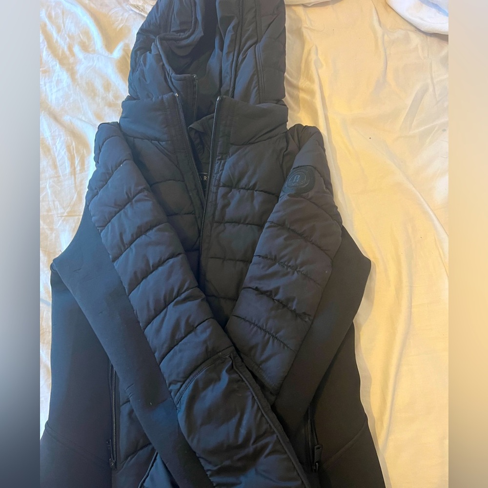 Puffy jacket ready for cold weather with a good